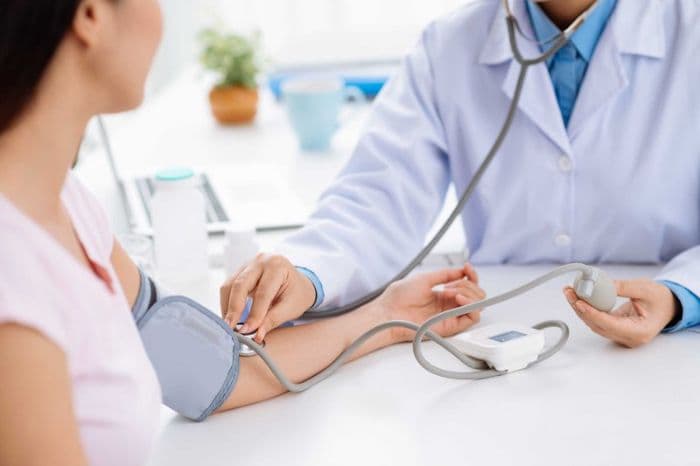 Sức khỏe tuổi trung niên: Những thay đổi cần lưu ý và cách chăm sóc để sống khỏe sau tuổi 45